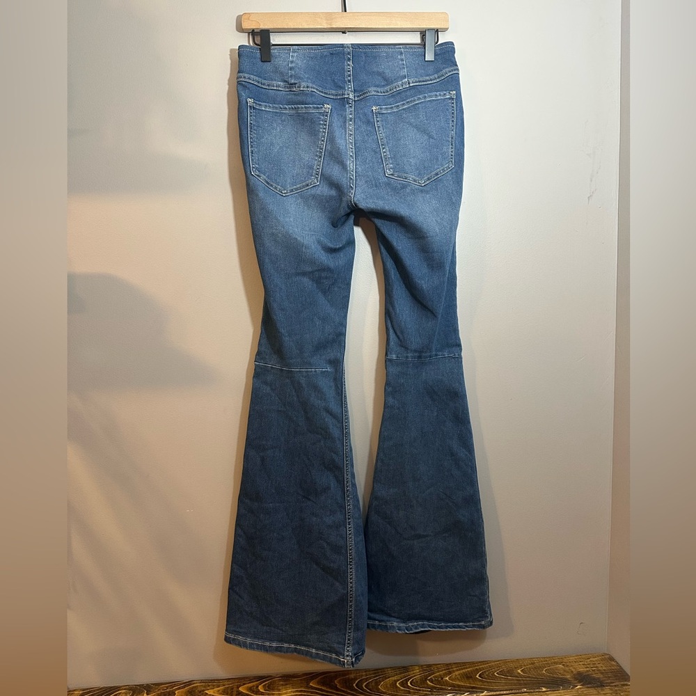 We The Free Penny Pull-On Flare Jeans Size 27 - Picture 6 of 13